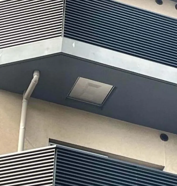 Estos apartamentos en Japón tienen trampillas en los balcones que te permiten llegar a los de abajo cuando necesitas escapar durante alguna emergencia.