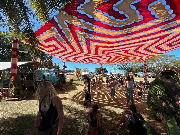Hago toldos para festivales, y creo que este quedó genial.