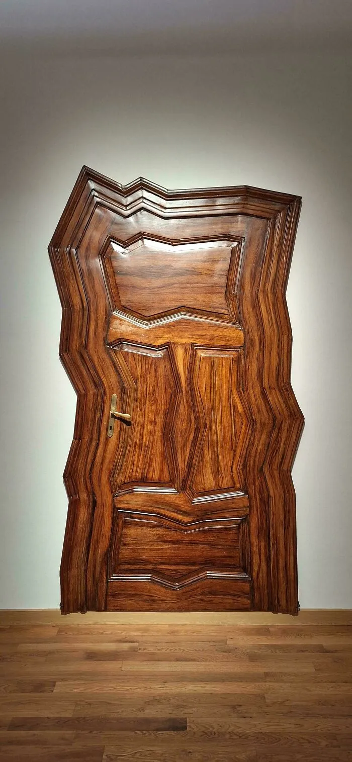 Wiggly Door