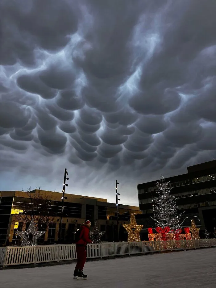 What Do You Guys Think Of This Clouds. It’s Very Weird. I Never Seen One Of These Before. It Looks Pretty Fake. Have You?
