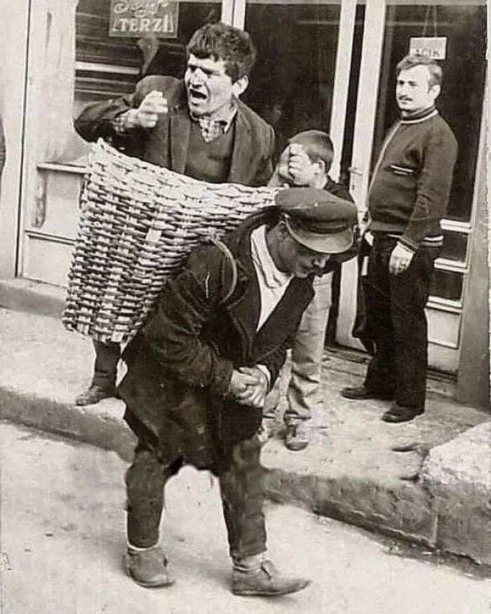 " The Drunk Basket" In The 1960s, Bars In Istanbul Woud Hire Someone To Carry Drunk People Back To Their Home