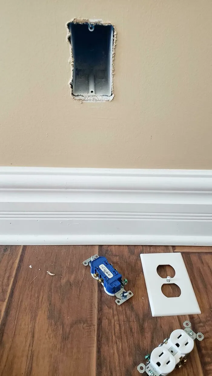 I Have Two Outlets In My House (Bought 2 Years Ago) That Don't Work. Purchased 2 New Outlets To Replace Them. Turns Out There Are No Wires To Connect Them To