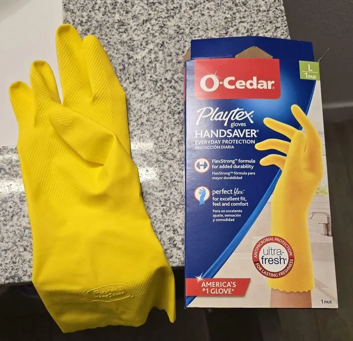 I Bought What I Thought Was A Pair Of Gloves As Indicated On The Box. It's Just A Single Glove... Scam?