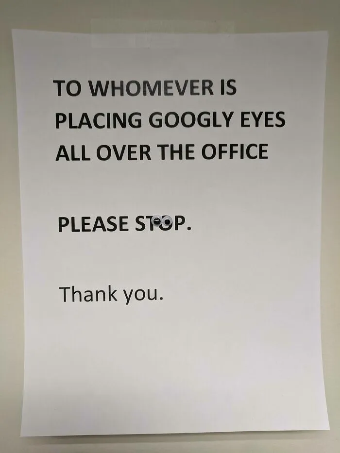 Quienquiera que vaya colocando ojos saltones por toda la oficina, que por favor pare. Gracias
