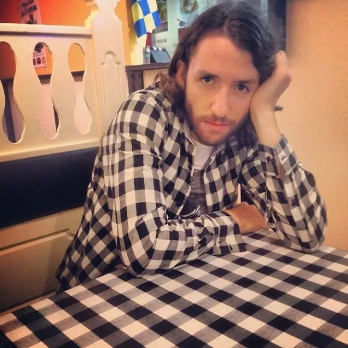 Waiting On Food At A Restaurant And Realized That I Had The Same Fashion Sense As The Table