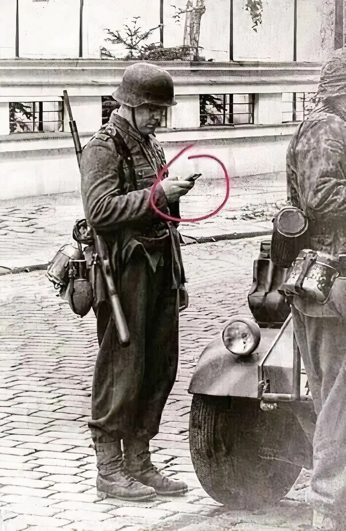 Looking For The Shortest Way In France. 1943