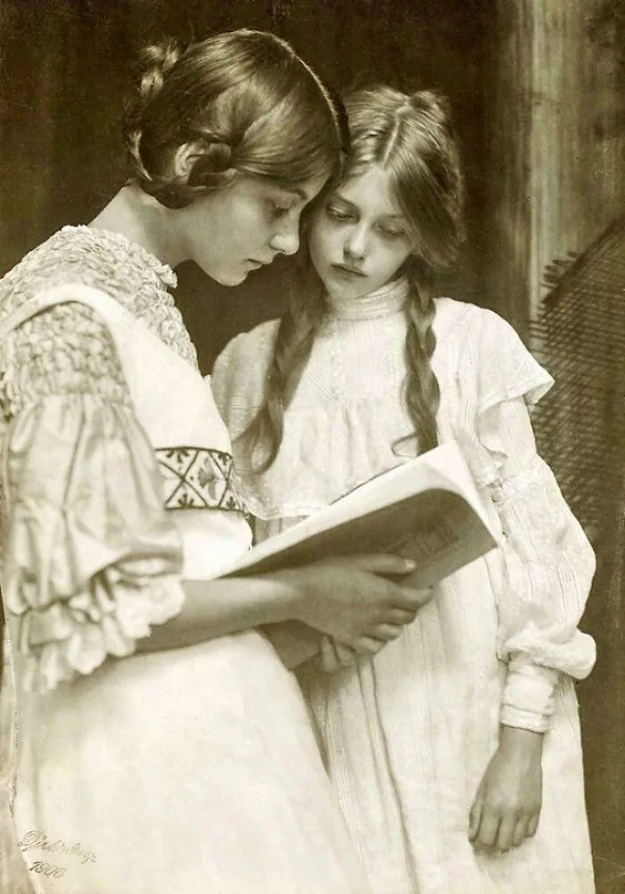 Teenage Sisters Gertrude And Ursula Falke. Germany, 1906