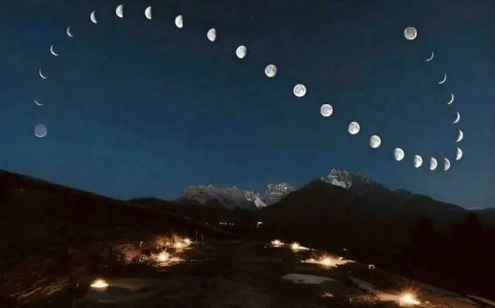 The Moon : Same Time, Same Place, 28 Days