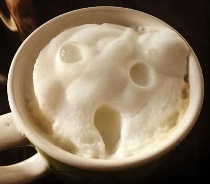 33 The Most Unintentionally Hilarious "Coffee Faces" Found In Foam Shared By This Community