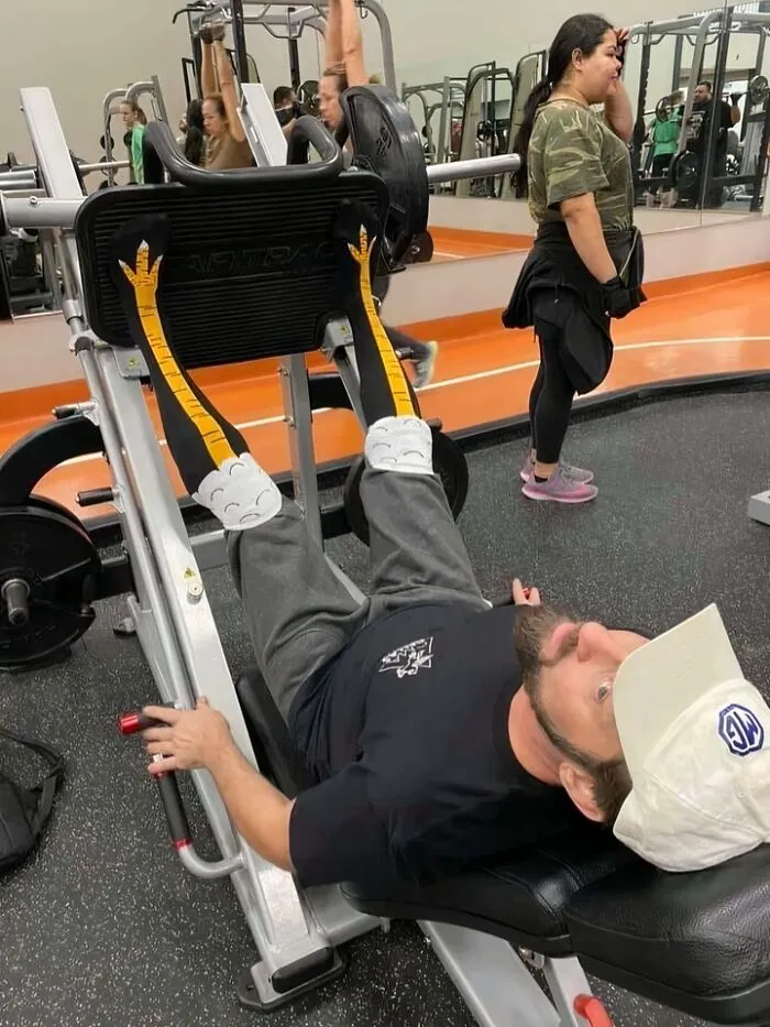 This Guy’s Socks At The Gym