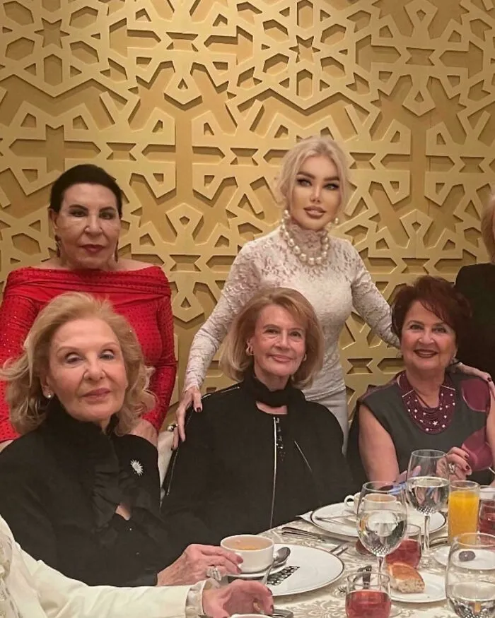 Group photo of women where one face has been altered to look cartoonish, showing Instagram Reality