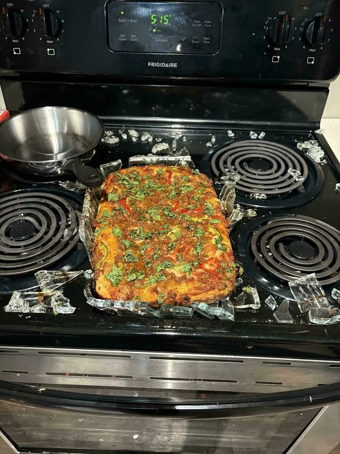 El plato de cristal se rompió segundos después de sacarlo del horno