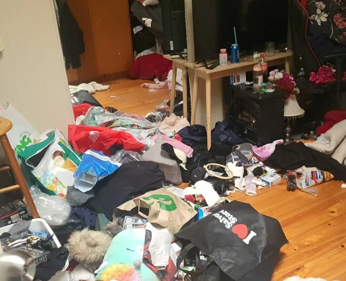 My Boyfriend's Mum Came Over For Christmas Last Year, She Stayed For Two Months Then Left To Go Back To Sydney. This Is How She Left Our Guest Room