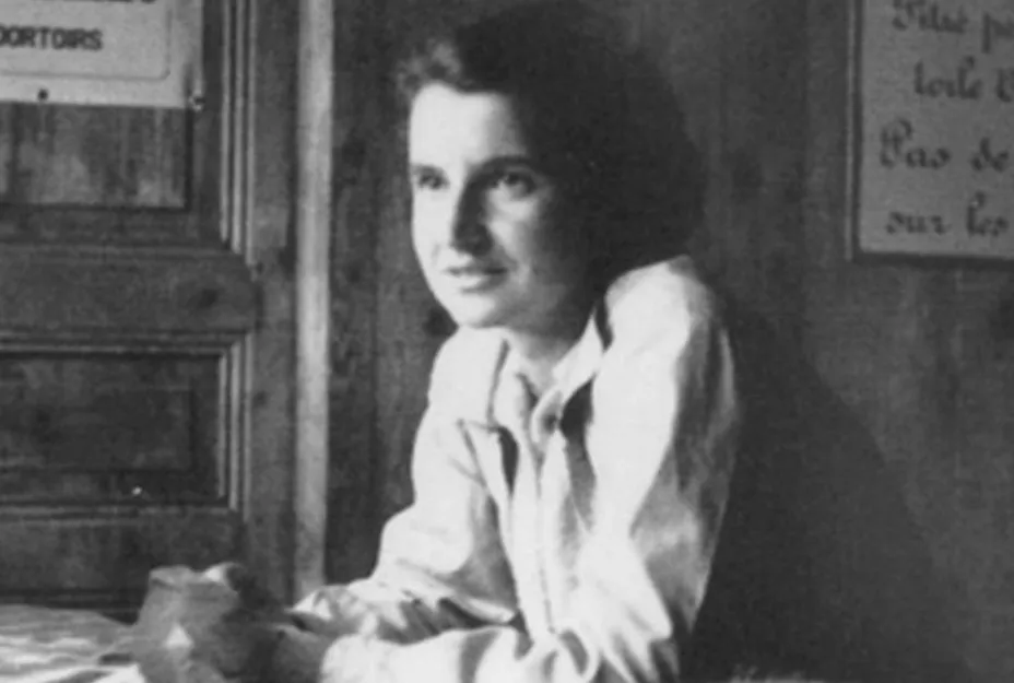 Black and white photo of a woman scientist, related to first woman Nobel Prize winner and Rosalind Franklin topic.