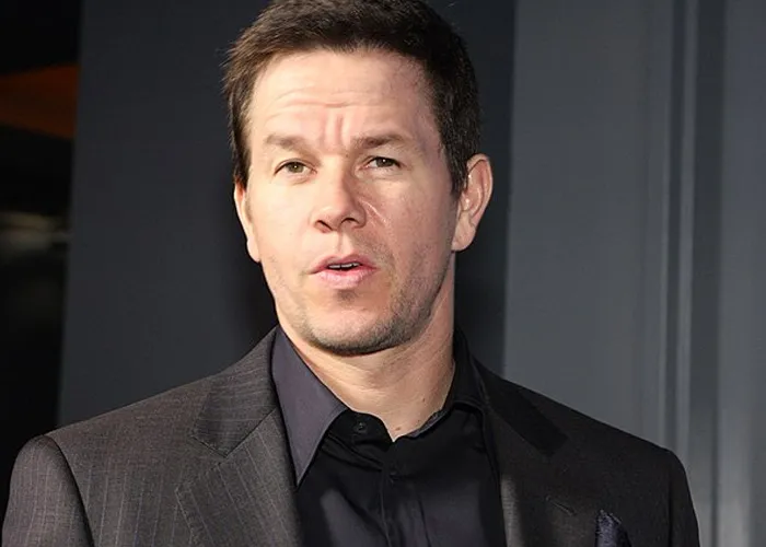 "Threw An iPad At Me Across A Restaurant": 57 Celebrities Who Acted Like Total Jerks To Fans