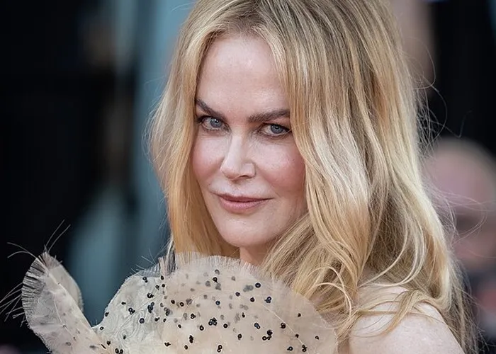 "Threw An iPad At Me Across A Restaurant": 57 Celebrities Who Acted Like Total Jerks To Fans