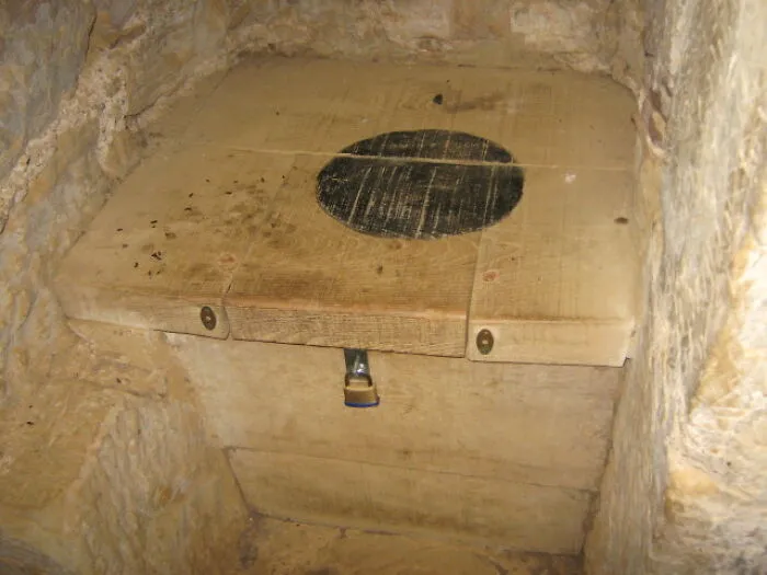 47 Times Archaeologists Dug Up Surprising Finds That Should Have Been Major News