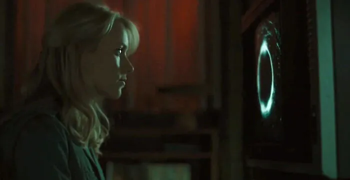 In The Ring, Rachel decides to copy the mysterious tape and spread its curse further. She does this to protect herself and her son by extending the seven-day deadline. Unfortunately, it also spreads the curse to more people, including her ex.