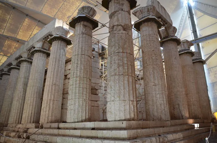 “Many People Still Believe It”: 25 Silly Yet Popular Myths About Iconic Landmarks Around The World