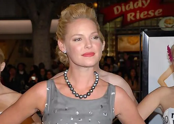 "Threw An iPad At Me Across A Restaurant": 57 Celebrities Who Acted Like Total Jerks To Fans