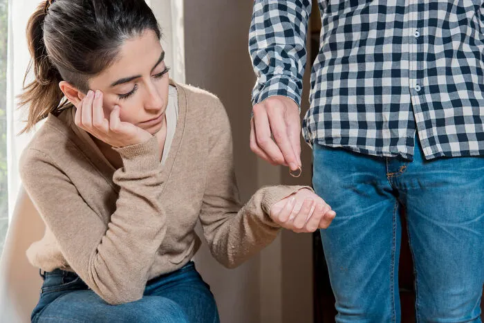 31 Honest Confessions From Unhappy Married People Who Fell Out Of Love But Never Left