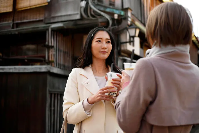 39 Cultural Things People Thought Were Completely Normal Until They Visited Other Countries