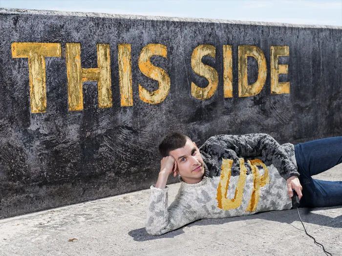 This Photographer Captured 27 Shots Where People Blend Perfectly Into Their Surroundings