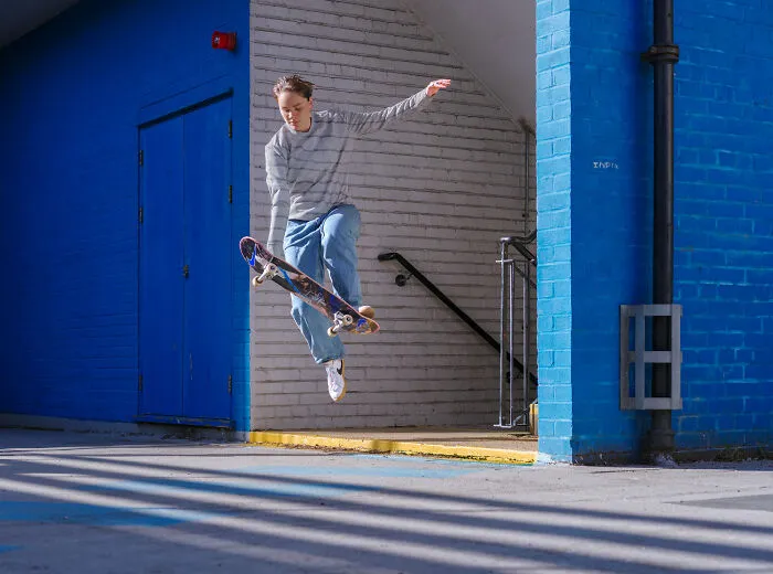 This Photographer Captured 27 Shots Where People Blend Perfectly Into Their Surroundings