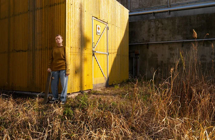 This Photographer Captured 27 Shots Where People Blend Perfectly Into Their Surroundings
