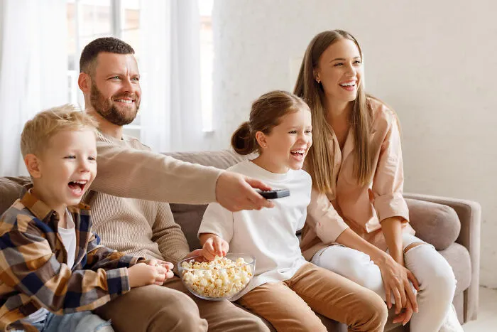 39 Surprisingly Wholesome, And Sometimes Weird, Family Traditions People Still Follow