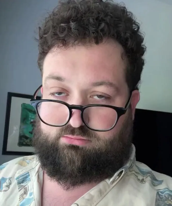 “What Is The Deal With The Gen Z Stare?” (23 People Chime In)