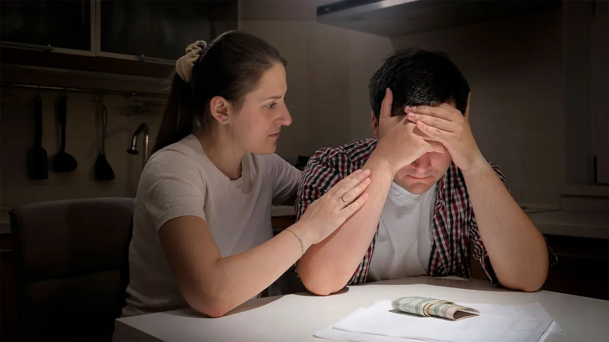 “He Just Broke Down Sobbing”: Man Hurt His SAH Wife Has $47k Stashed Away While He’s Struggling
