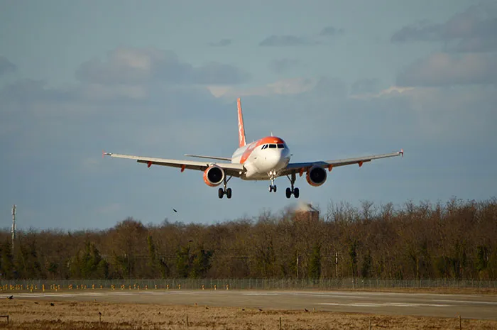 People Don’t Even Know How They Survived These 57 Awful Flights