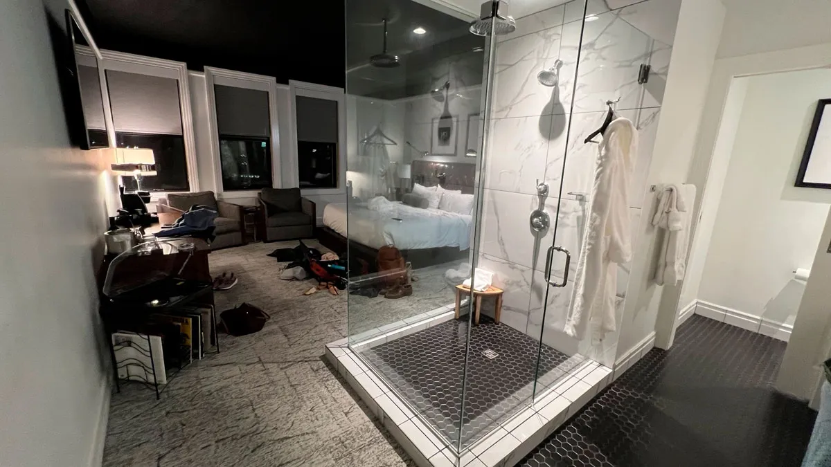 77 Pics Showing The Worst Hotels People Have Ever Stayed In (New Pics)