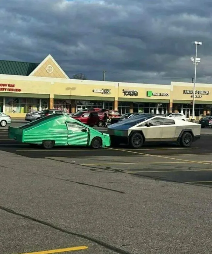 79 Cursed Photos That Make Absolutely Zero Sense But Live Rent‑Free In Our Brains
