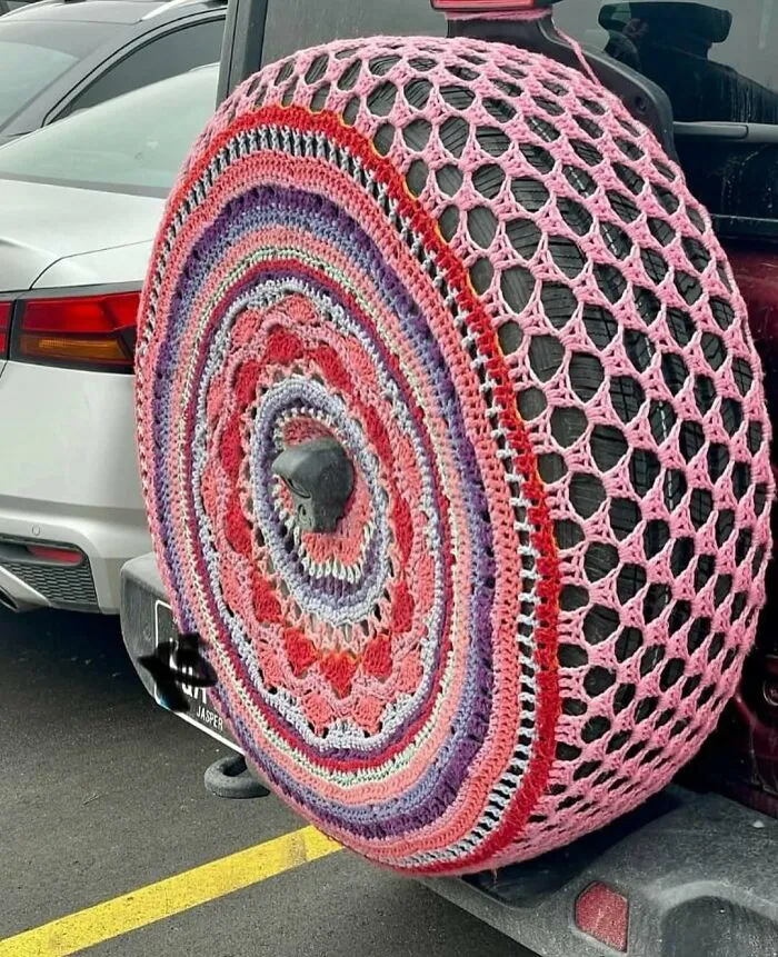 79 Cursed Photos That Make Absolutely Zero Sense But Live Rent‑Free In Our Brains
