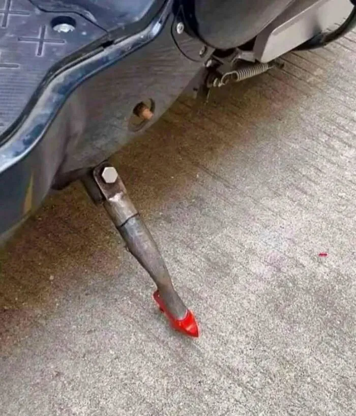 79 Cursed Photos That Make Absolutely Zero Sense But Live Rent‑Free In Our Brains