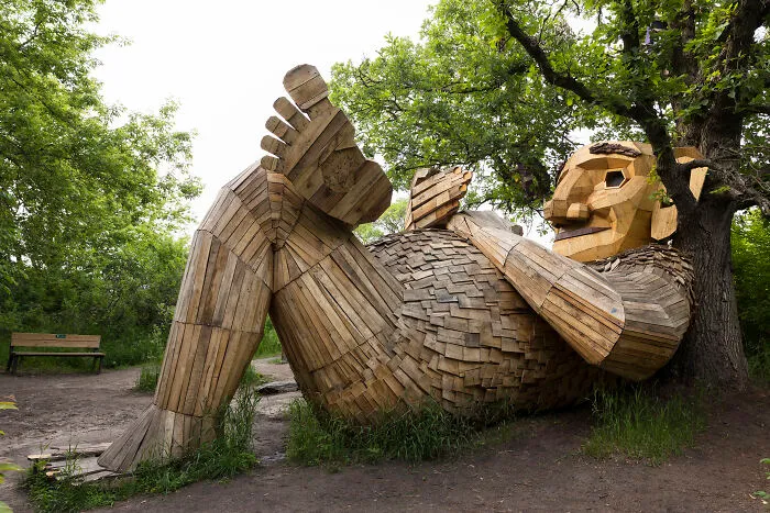 24 Captures Showing How Determined My Tiny Chihuahua Was To Find Minnesota’s Trolls