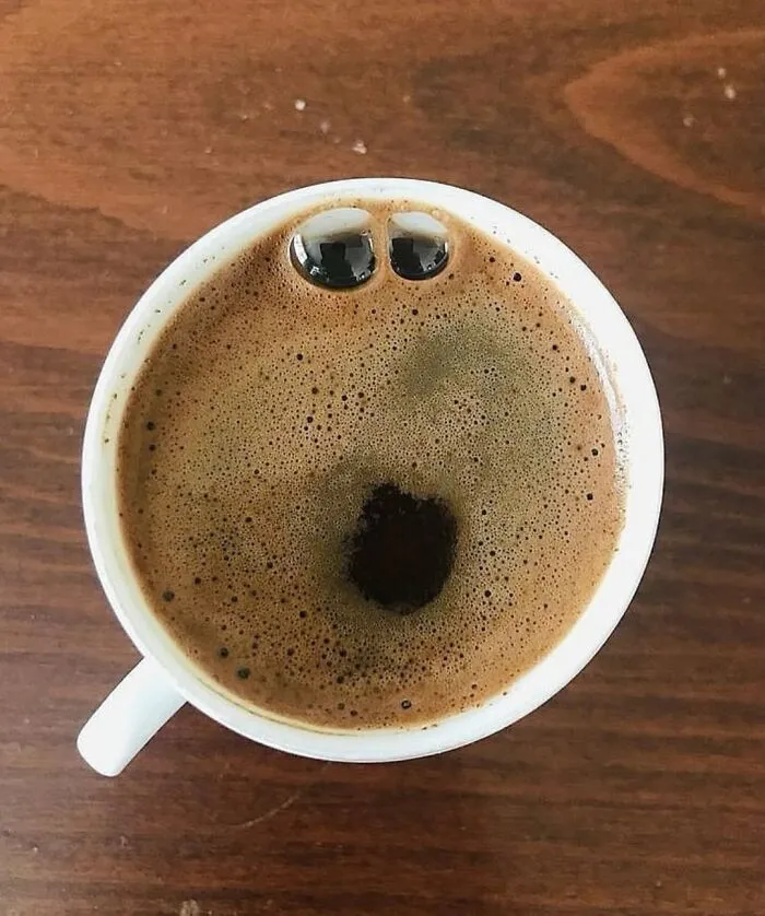 33 The Most Unintentionally Hilarious "Coffee Faces" Found In Foam Shared By This Community