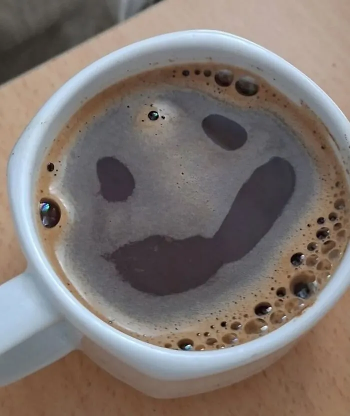 33 The Most Unintentionally Hilarious "Coffee Faces" Found In Foam Shared By This Community