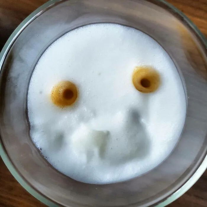 33 The Most Unintentionally Hilarious "Coffee Faces" Found In Foam Shared By This Community