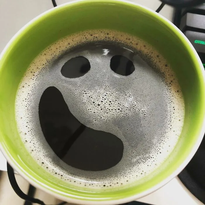 33 The Most Unintentionally Hilarious "Coffee Faces" Found In Foam Shared By This Community