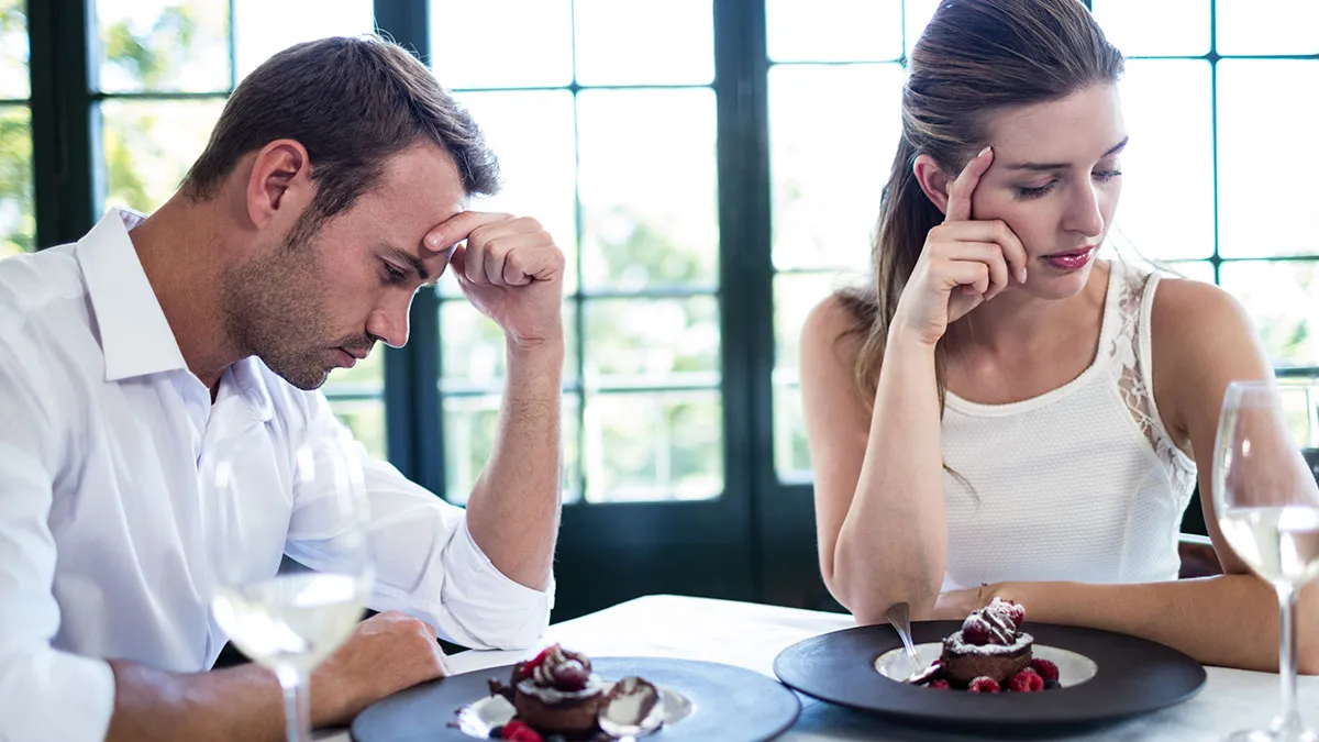 BF Mocks GF's Heartfelt Anniversary Gift In Public, Insists He Was "Just Being Honest"