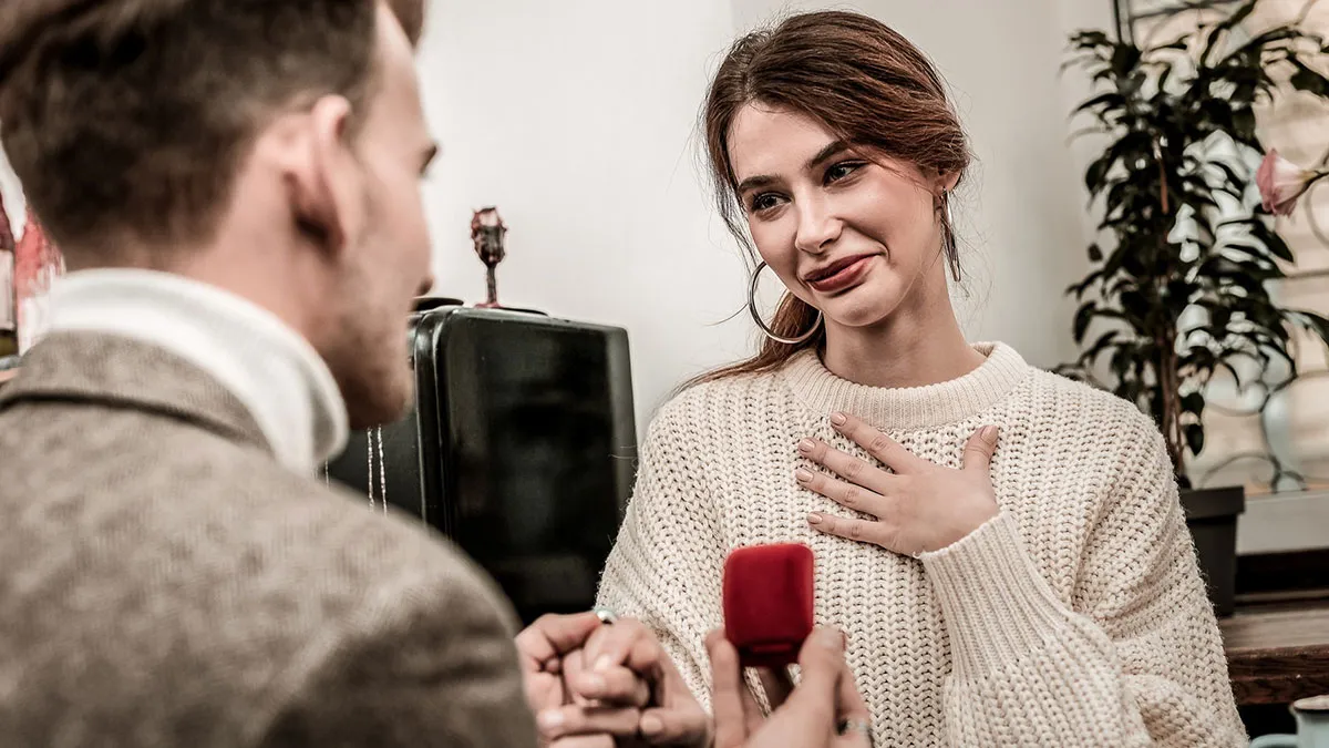 Bride-To-Be Calls $40K Heirloom Ring “Cheap,” Gets Dumped Before Wedding Bells Even Ring