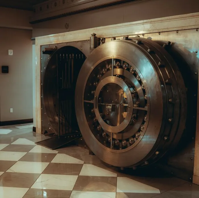 41 Chilling Encounters People Had That Turned Ordinary Homes Into Something Far More Sinister