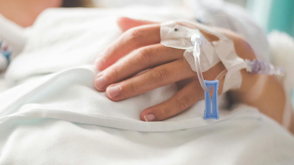 "I Can't Explain This": 49 Terrifying Real-Life Experiences These Nurses Lived Through