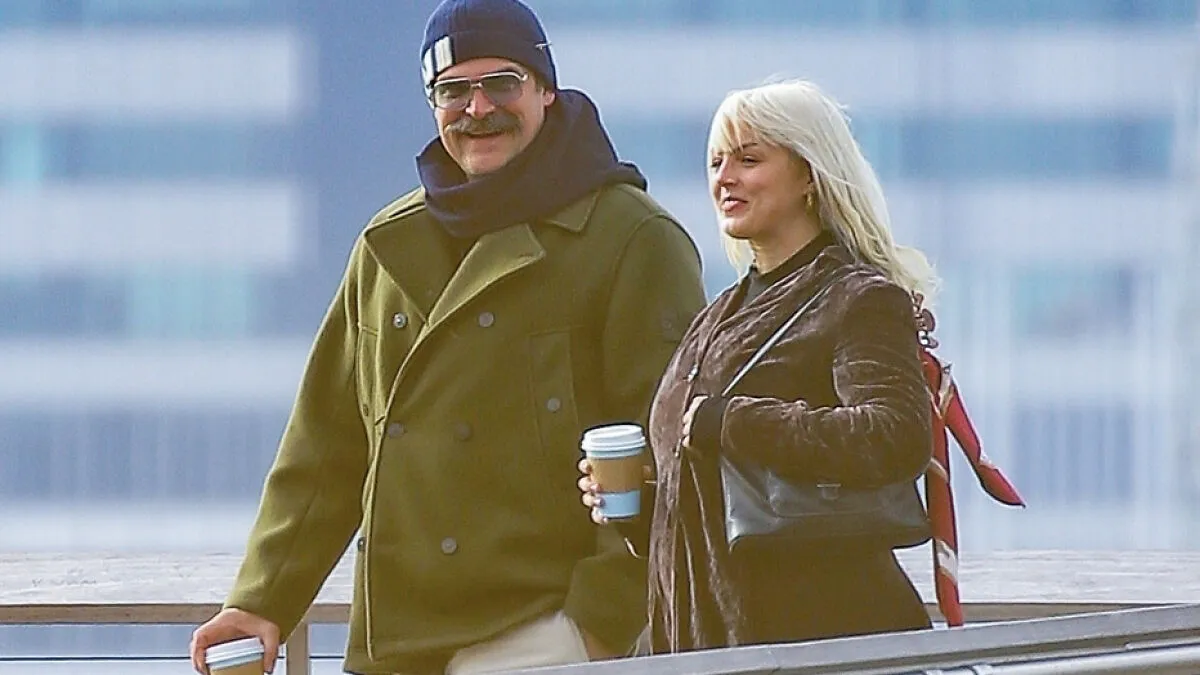 “Unhinged Queen Behavior”: Lily Allen’s Friends Throw Model Linked To David Harbour Out Of Party