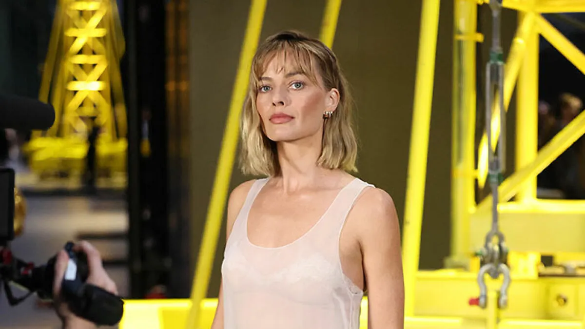 "What Is Going On In Hollywood?": Margot Robbie’s Paris Fashion Week Appearance Sparks Mixed Reactions