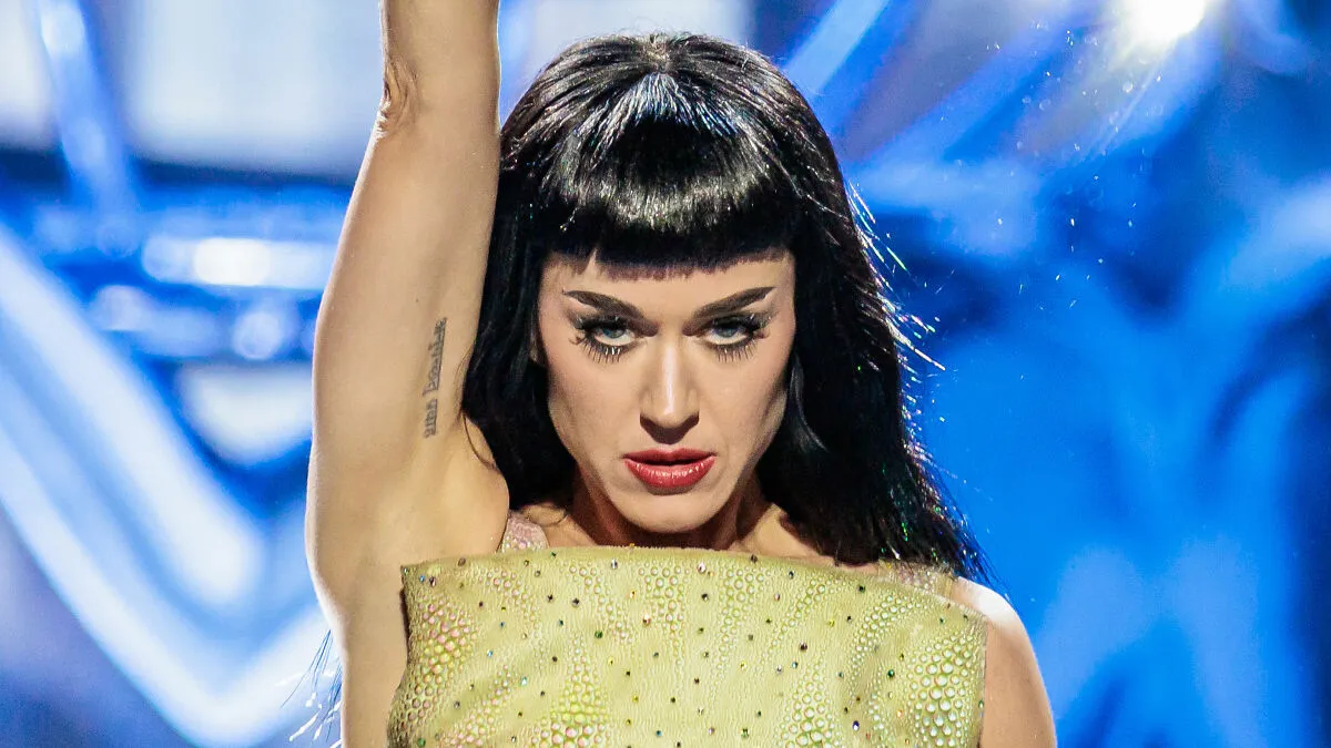 Katy Perry Blasted Online After Viral “Tone-Deaf” Reply To Fan’s Financial Struggles