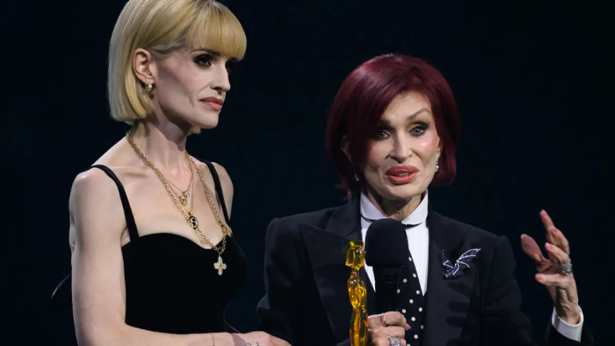 “Is There More To It Beyond Grief?": Photos Of Kelly And Sharon Osbourne Continue To Raise Alarm Among Friends